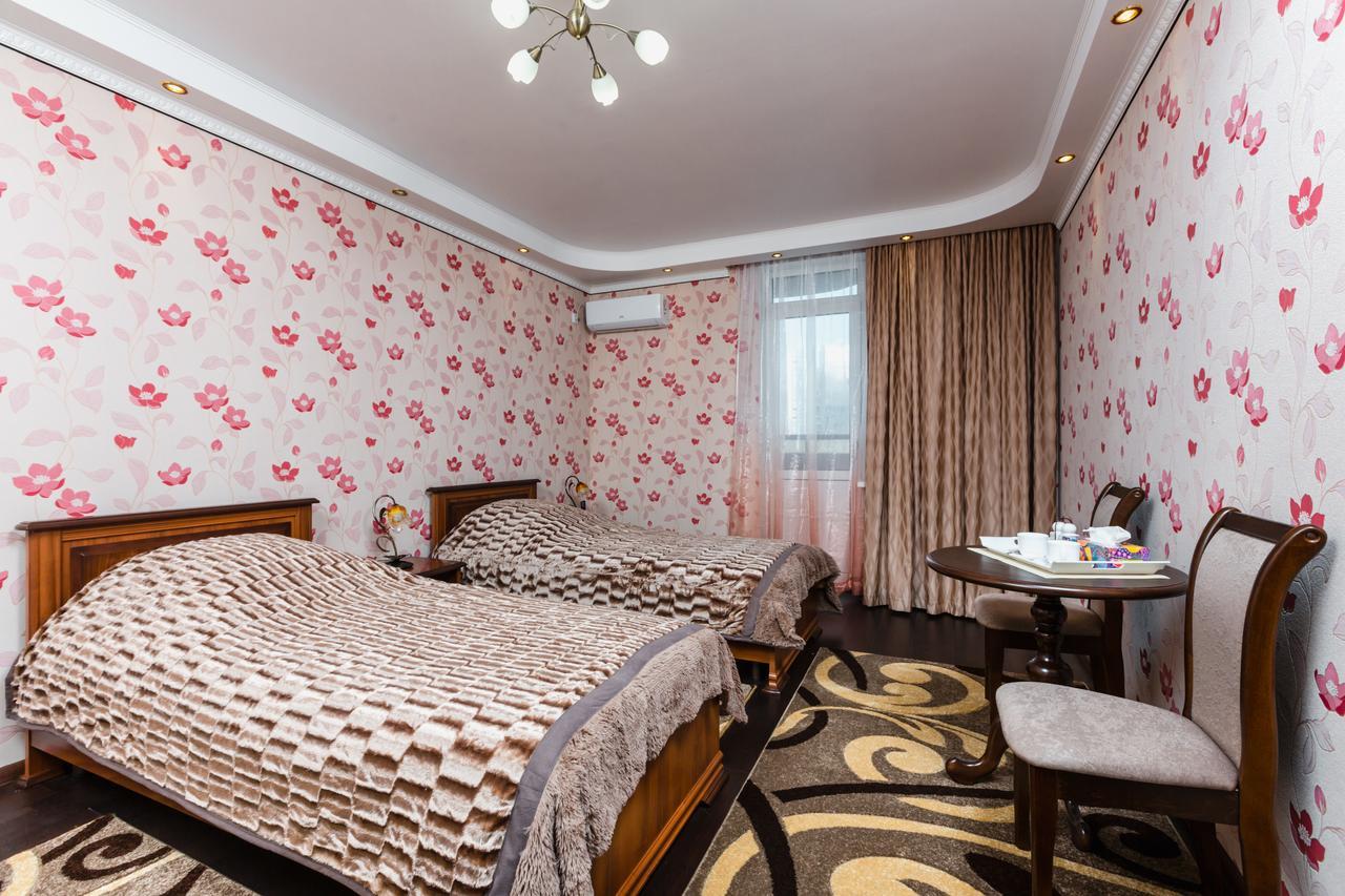 Nadobu Hotel Roshe Киев Екстериор снимка