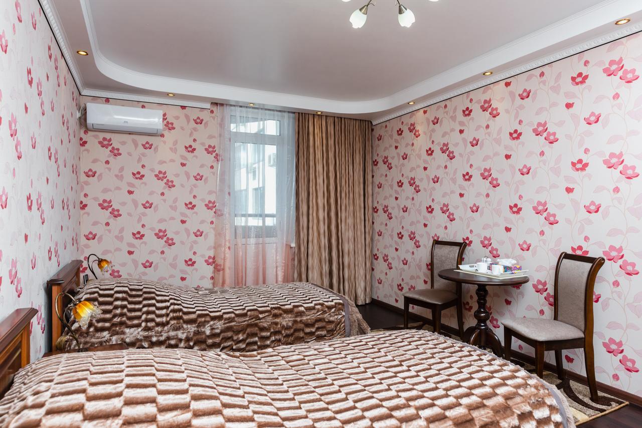 Nadobu Hotel Roshe Киев Екстериор снимка