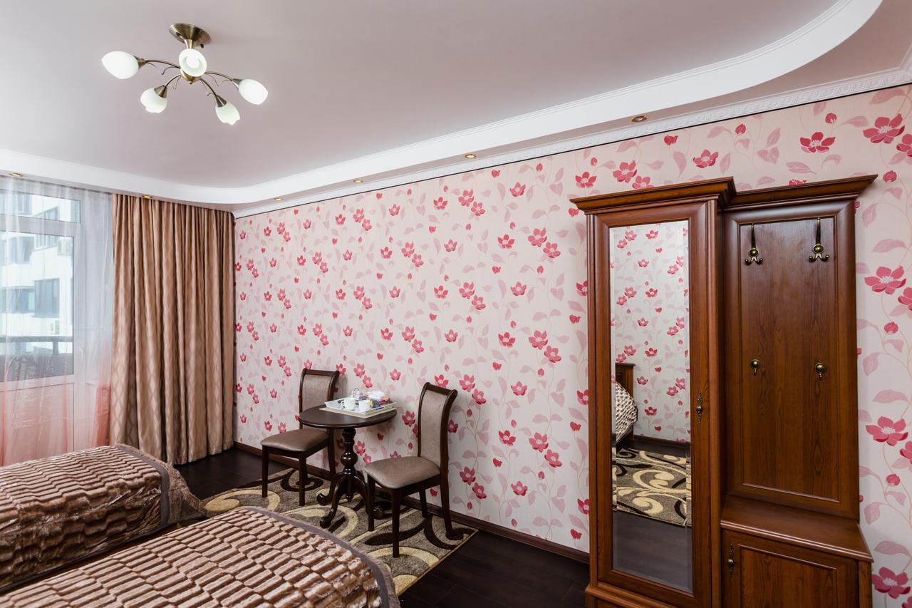 Nadobu Hotel Roshe Киев Екстериор снимка